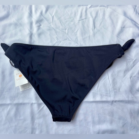 SHADE & SHORE BIKINI BOTTOMS WITH SIDE TIES. BLACK. SIZE M - Picture 3 of 7